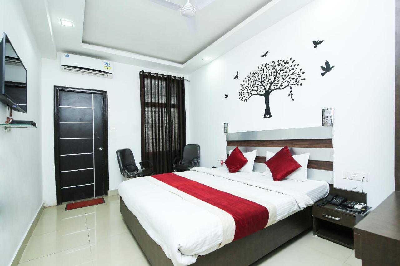 โอโย 3603 ไวท์เพิร์ล โฮเต็ล Hotel จาบัลปูร์ ภายนอก รูปภาพ